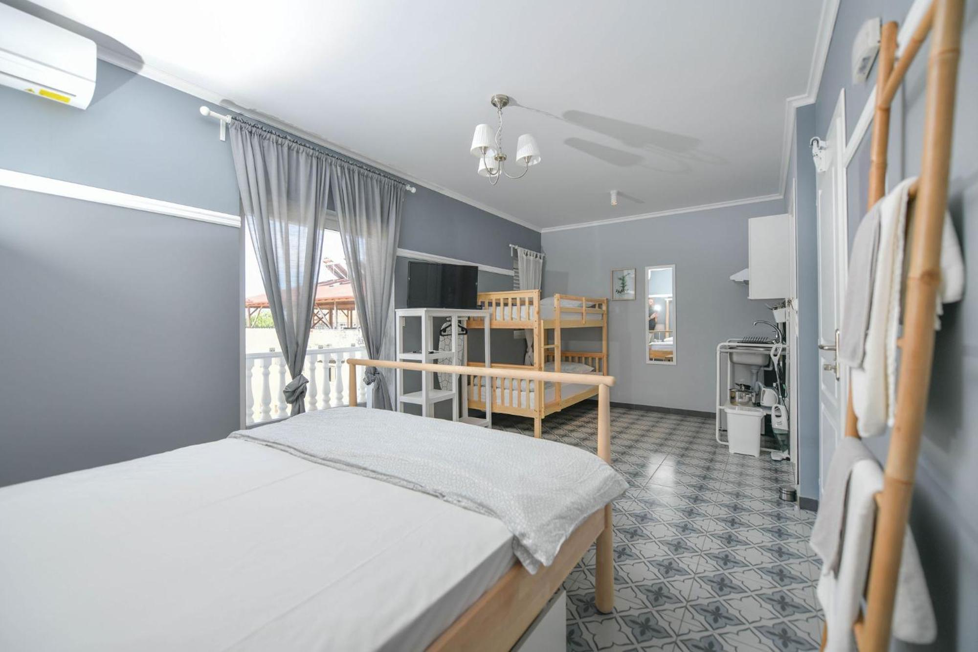 Retro Luxury Rooms Olympic Beach Exterior photo